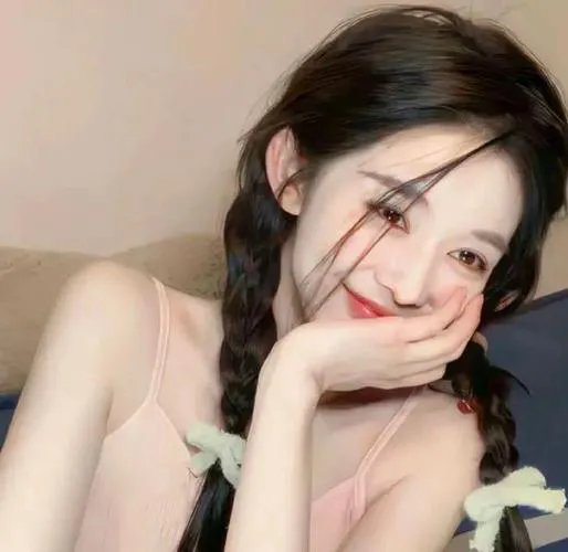 追梦的黎族女娃娃